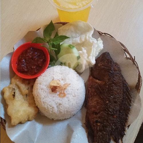 Mie Goreng+ Ayam Geprek menu Lalapan Jolasima, Dau