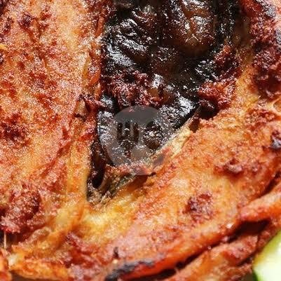 Penyetan Pee Double menu Sego Sambel Ambyar, Wonocolo