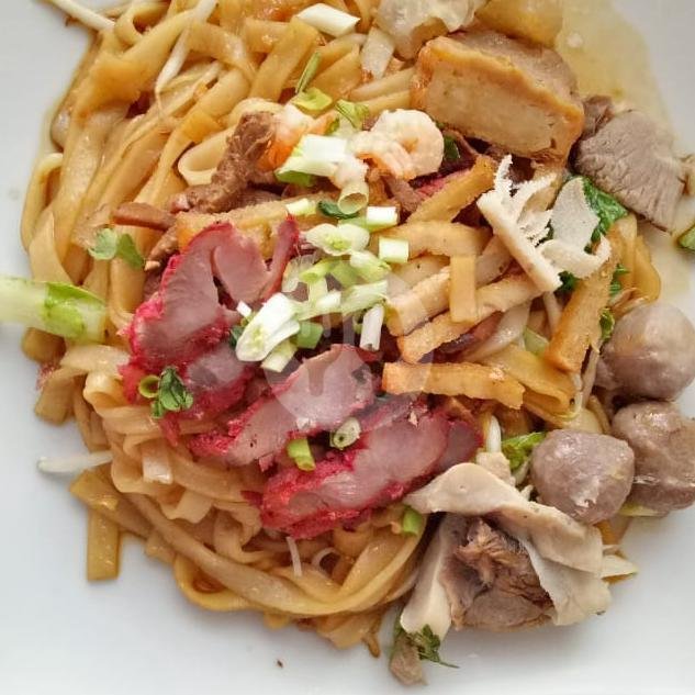 Sop Sapi menu Bakmi Ace, Tambora