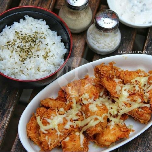 Chili Cheese Fries menu Lynnes Coffee and Kitchen, Tentara Pelajar