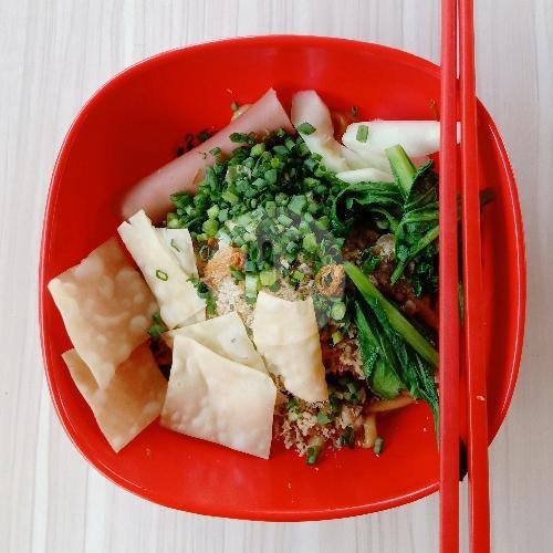 Ganas 1 + Es Nutrisari menu Mie Ganas Jember, Bungur