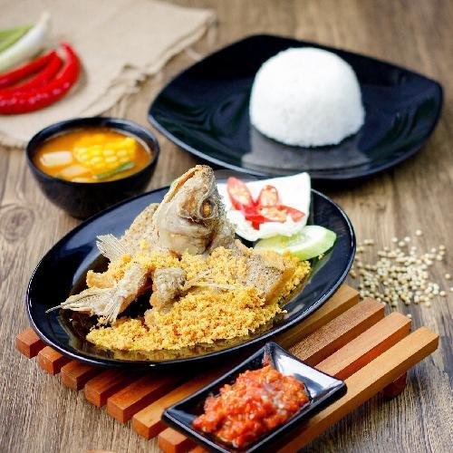 Nasi Gurame Cobek Mertua menu Saoenk Kito, Kamboja