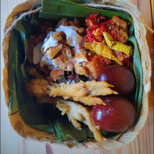 Gudeg Krecek Ayam Suwir + 3 Telur + 2 Ati Ampela menu Gudeg Besek Mbak Mun, Delanggu
