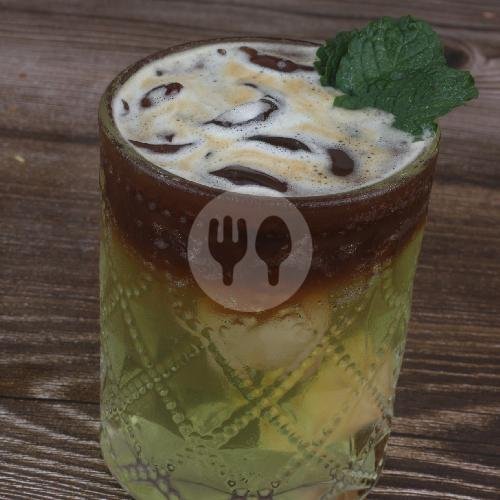 Sunkist Coffee menu Delapan Padi (Steak, Ayam, Sop Buntut, Salad, Nasi Goreng), Dipatiukur