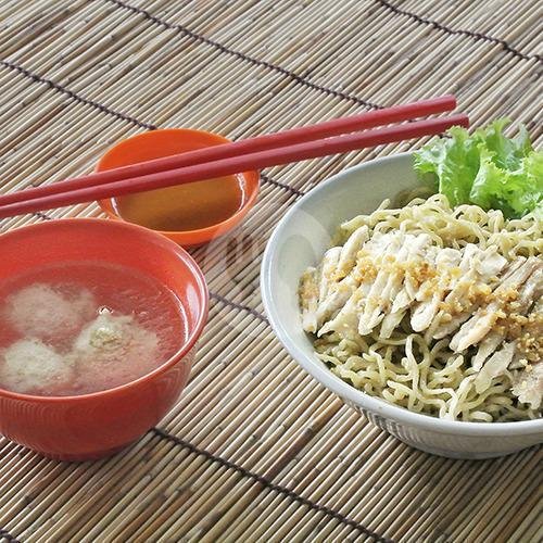 Bakmi Lebar Ayam Kampung + Baso menu Bakmi Ayam Kampung Apau, Green Garden