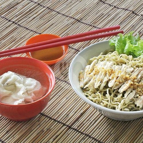 Bakmi Lebar Ayam Kampung + Pangsit menu Bakmi Ayam Kampung Apau, Green Garden