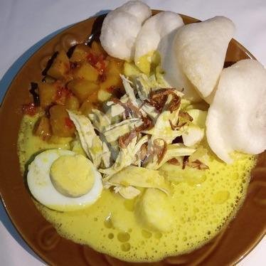 Nasi Kuning Spesial Telur Sambal menu Lontong Opor dan Nasi Kuning Mak Amin, Potorono