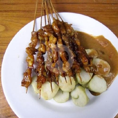 Sate 8 tusuk + Lontong menu Sate Ayam Ponorogo Pak Ika 2, Nusukan, Banjarsari