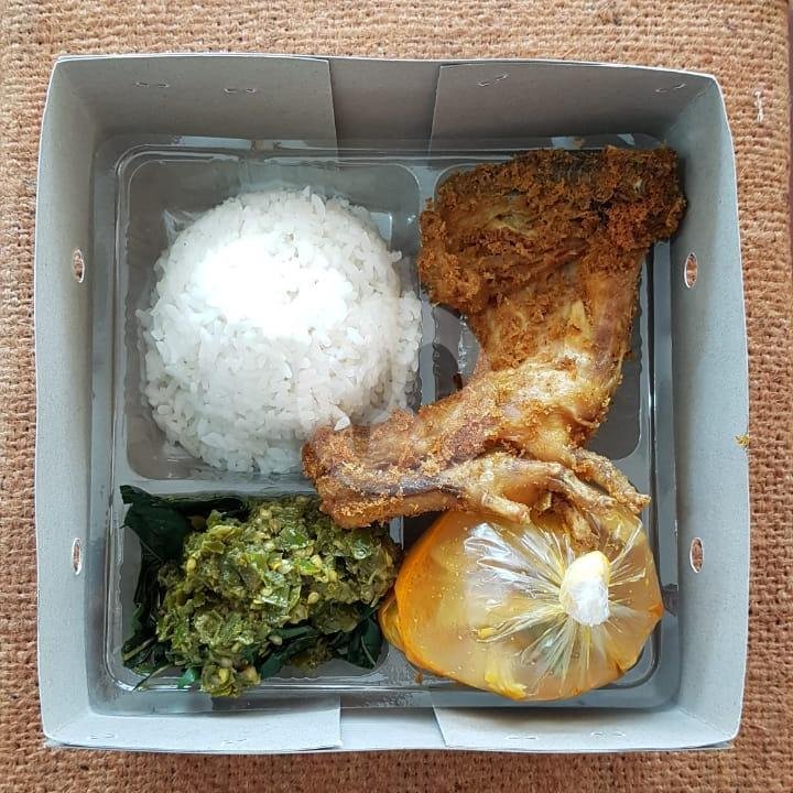 Nasi Box Ayam Rendang menu Rumah Makan Padang Uni Yani, Borobudur
