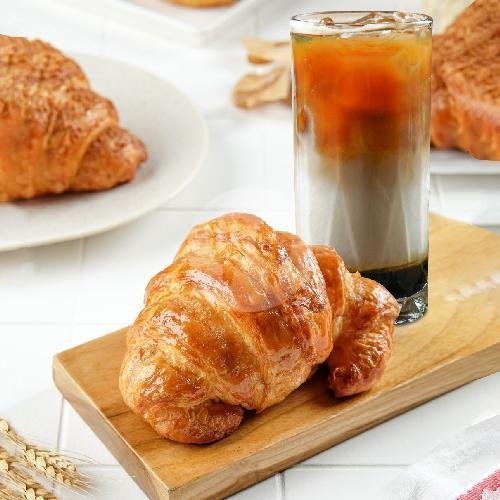 Croissant Chocolate With Coffee Selection menu Le Papito, Palagan Tentara Pelajar