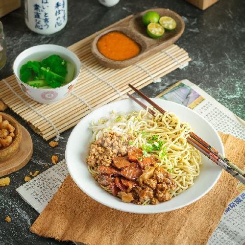 Mie Jamur (Jumbo) menu Bakmi Aloi, Kebon Jati