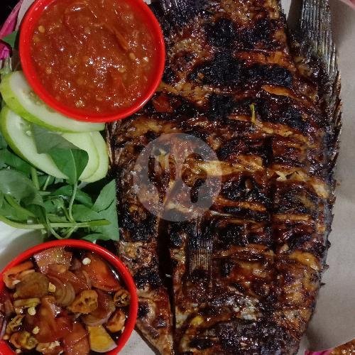 2 Porsi Nasi Campur Ayam bakar  bae menu Ayam Bakar Ngapak, Rawa Kuning