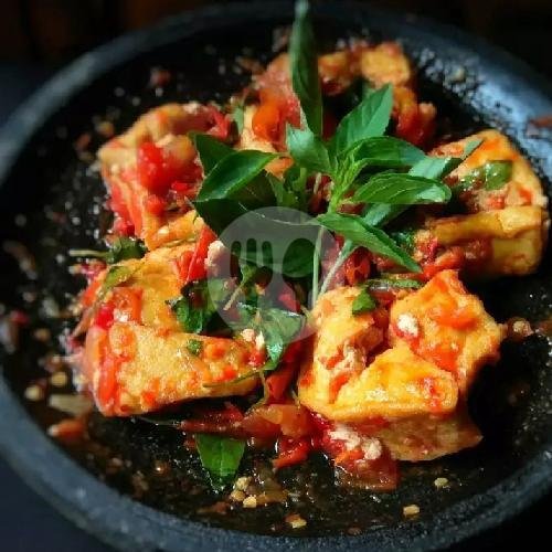 Ayam Geprek menu Warung Emak Jember, Klojen