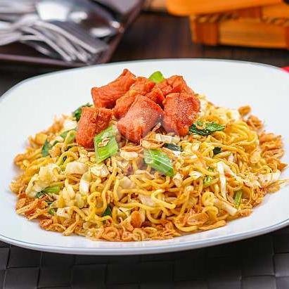 Nasi Goreng Komplit (telur, Ayam, Bakso, Sosis, Sayur) menu Warung Tombo Ngeleh Bu Ndut, Kauman Randugarut