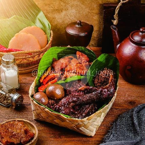 Review Gudeg Yu Djum Pangukan: Pengalaman Kuliner Otentik di Yogyakarta