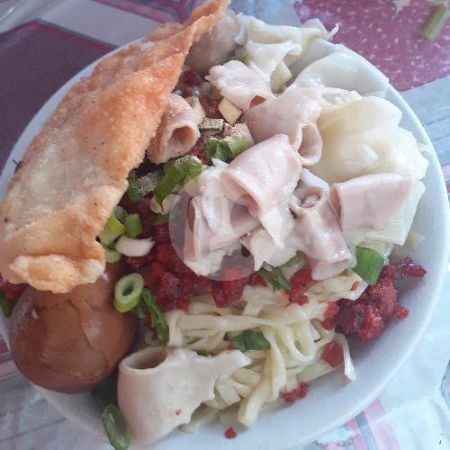 Mih Kuah Besar Komplit menu Mie Danau Toba, Cibadak