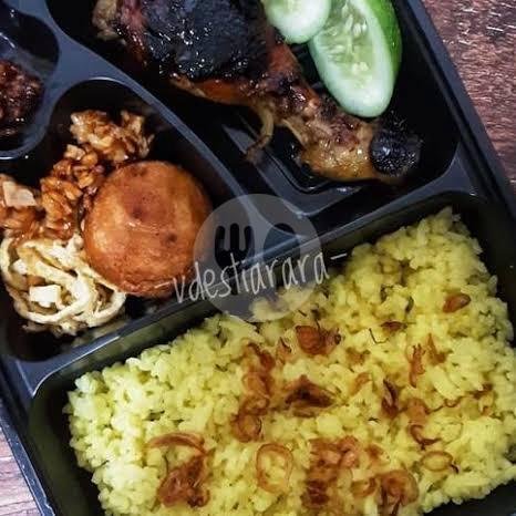 Nasi Kuning Telor Bumbu Bali menu Nasi Kuning Bude Ijah, Setiabudi