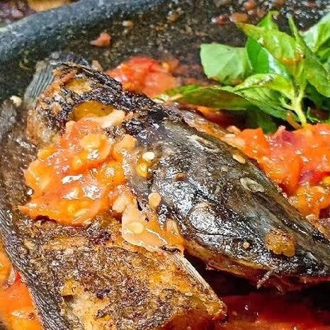 Penyetan Mujaer Goreng menu Penyetan John Mudah Barokah, Wonorejo Timur