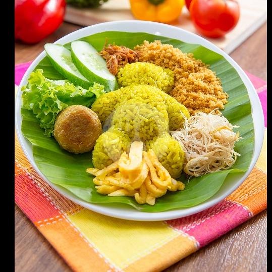 Tumpeng Mini Kampung menu Nasi Kuning Plus Plus, Kelapa Kopyor