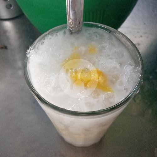 Es Kelapa Muda Pak Ambon: Nostalgia Rasa di Tengah Kota Semarang