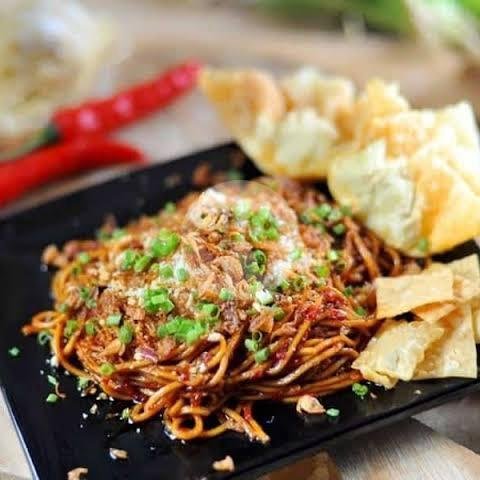 Kerupuk Pangsit Isi Ayam Tabur menu MIE HOTLAZA ALA MIE GACOAN, BANYUWANGI KOTA