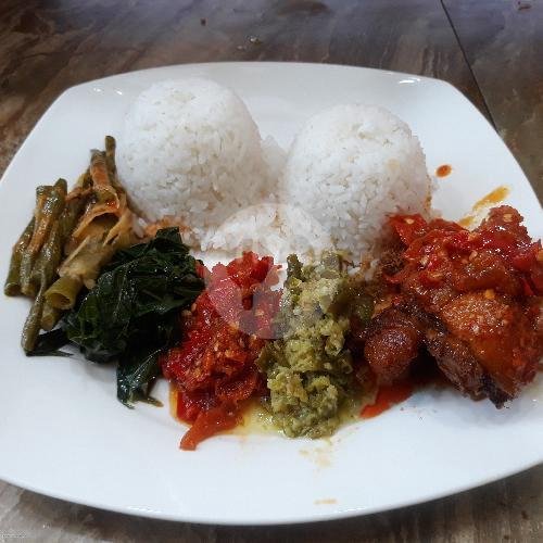 Nasi Ayam Bakar menu Rumah Makan Ampera Daun Mas, Nanggalo