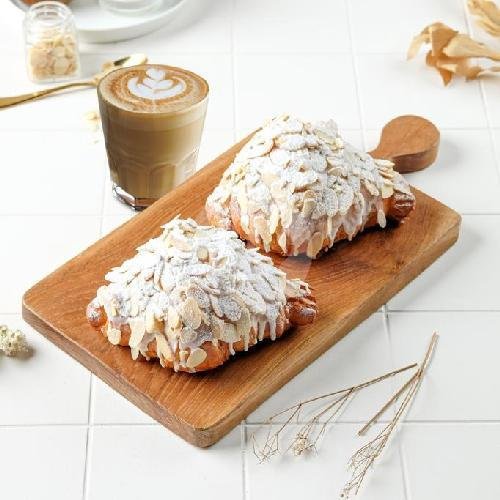 Croissant Cheese With Coffee Selection menu Le Papito, Palagan Tentara Pelajar