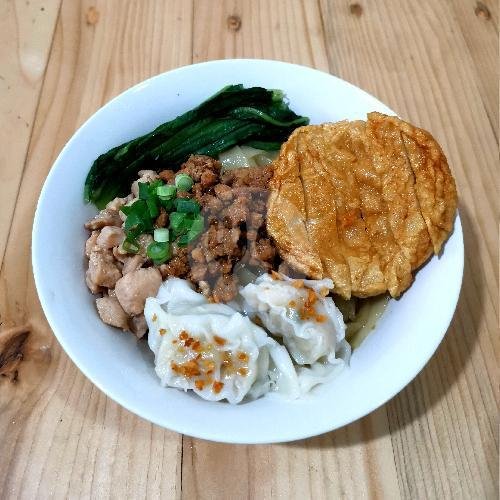 Kwetiau + Pangsit + Empiang (Non Halal) menu Bakmi Emak Joo, Penjaringan