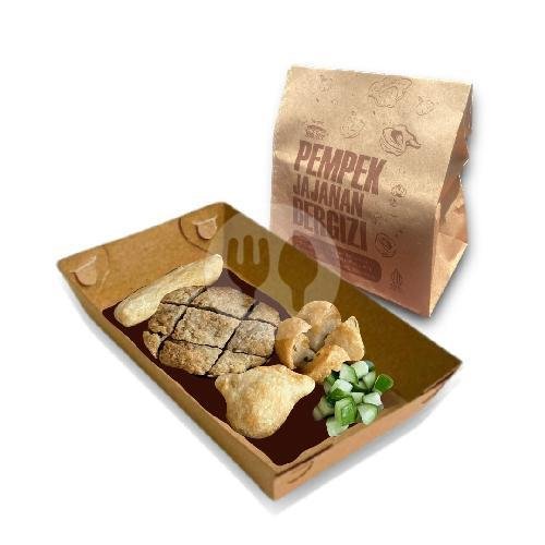 3 Lenjer + 3 Telor menu Pempek Yuk Titi, Condongcatur