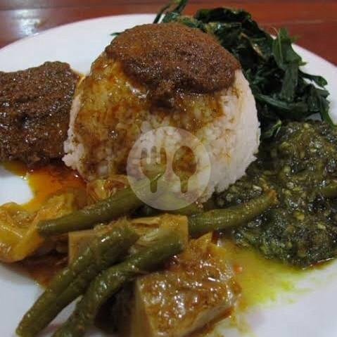 Nasi Rendang Kumplit menu RM Nasi Padang Putra Tanjung, Cemara