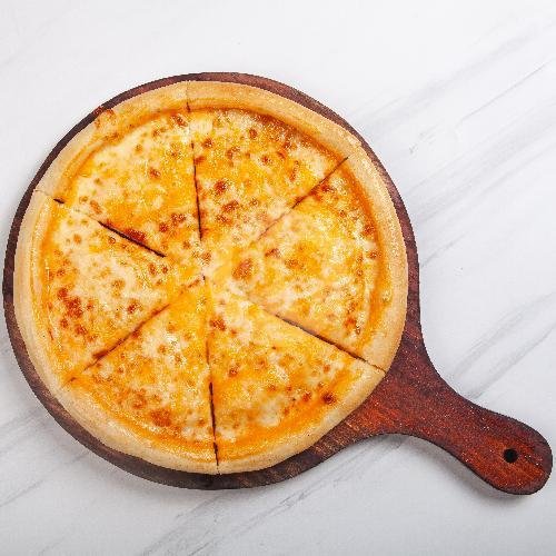 Choco Crunchy Pizza (Personal) menu Pizza Milan Cafe, Larangan