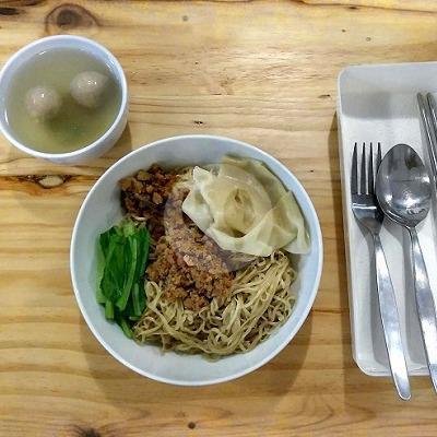 Mie Grabyas Ayam - Pangsit Rebus menu Kedai Pekate - Mie Ayam Grabyas