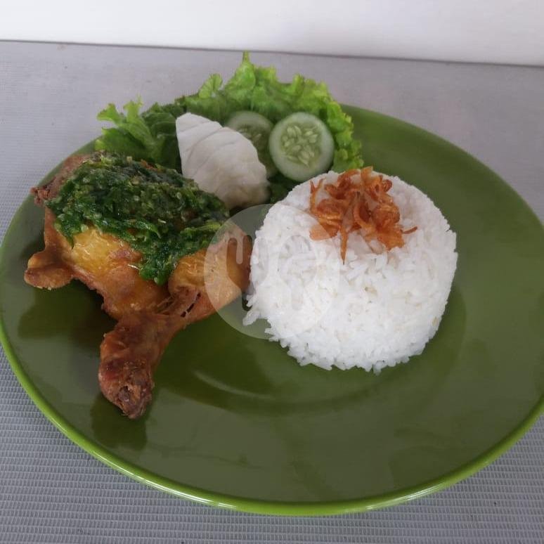 Nasi Ayam Penyet Sambal Ijo menu Kupat Tahu Magelang Mbak Rini, Vila Dago