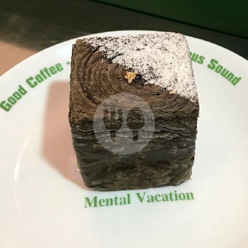 Red Velvet New York Roll menu Kopi Mental Vacation, Sarijadi