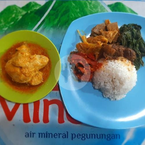 Nasi Kapau Uni Upik: Surga Kuliner Minang di Jl Kramat Raya
