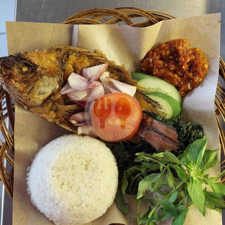Nasi menu Warung Pojok Spesial Penyet Pak Manda, Pusponjolo Selatan