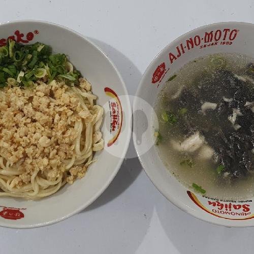 Mie Pangsit menu Mi Baso Simpati, Cicendo