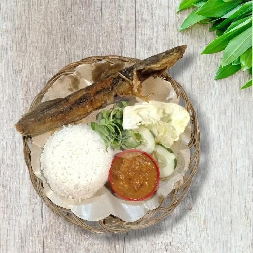 PETE GORENG menu Pecel Lele Cak Wanto, Umbulharjo