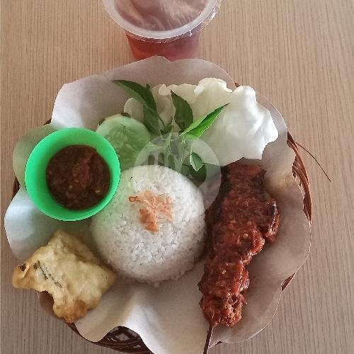 Nasi Lalapan Ayam Bakar+ Es Nutrisari. menu Lalapan Jolasima, Dau