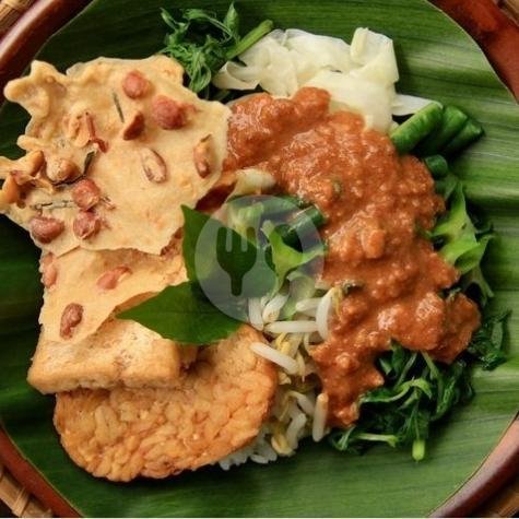 Nasi Urap Telur Dadar menu Depot Ratu