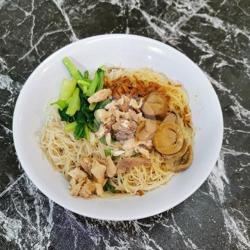 Kwetiau Ayam menu Bakmi gang kelinci