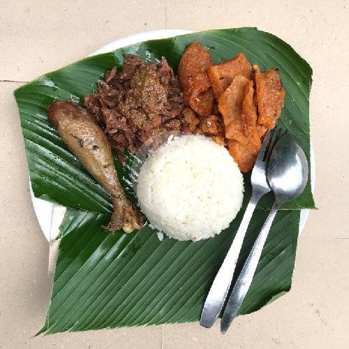Nasi Gudeg Krecek Paha Kampung menu Gudeg Mbarek Bu Hj. Amad, Alun-Alun Utara