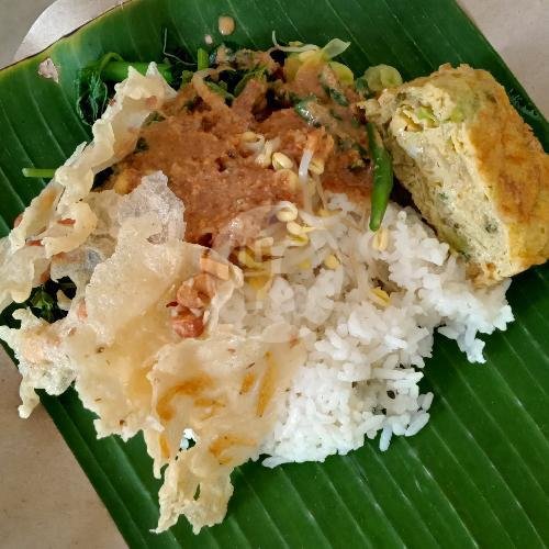 Tahu Tek menu Nasi Pecel Pincuk Bu Yati, Menteri Supeno