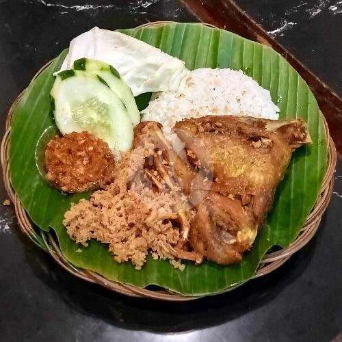 Nasi Dada Ayam Goreng Kampung Kremes menu Gudeg, Brongkos, Gulai Sapi RM Priyayi, Kartasura