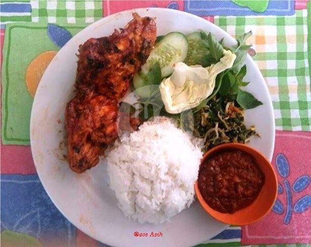 Nasi Ayam Bakar Dada + Lalapan + Urap + Sambal menu Ayam Bakar Ikan Bakar RM Raos Asih 1 Sambal Cobek, Gondangdia