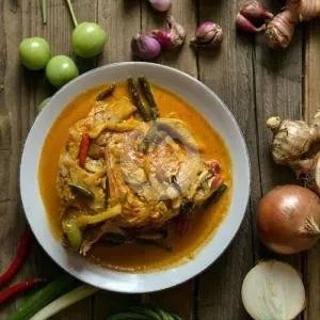Gulai Kepala Kakap menu Restoran Sederhana, Matraman