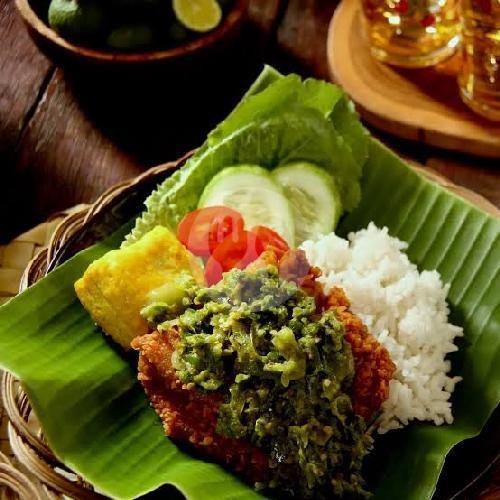 Nasi Ayam Geprek Sambal Hijau menu Ayam Geprek Cinta, Lawang