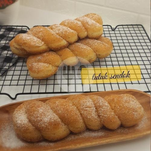 Hokkaido Pizza Toast menu Tutuk Sendok
