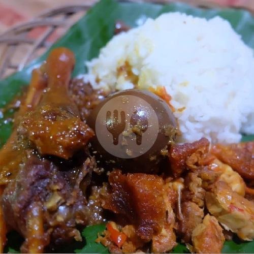 Nasi Gudeg Dada Telor menu Gudeg Yu Djum Wijilan 31, Plengkung Wijilan