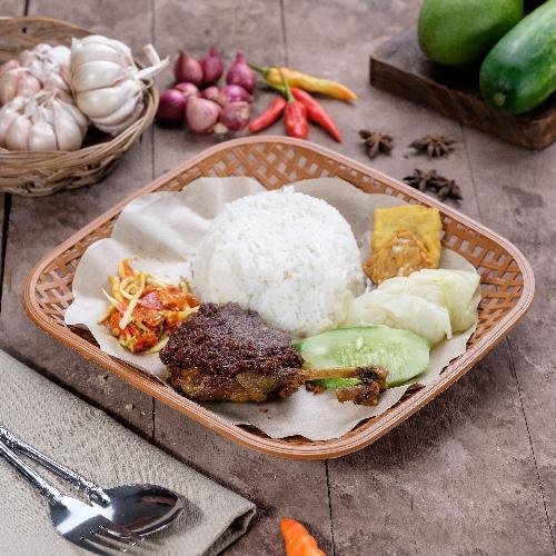 Review Menarik Restoran Lit Dulit: Bebek Hitam Madura dan Ayam Kremes di Jember